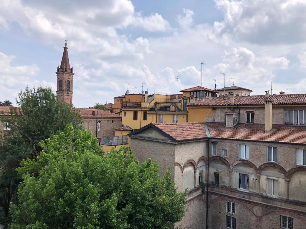 Charming Home Towers-Roofs View بولونيا المظهر الخارجي الصورة